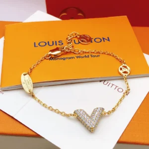 Lv* Latest 🆕🆕 diamond-encrusted vv bracele