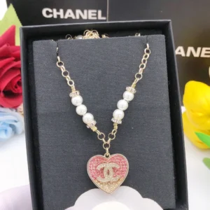 ch*nel latest 🆕🆕 gradient heart Necklace