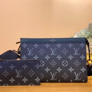 【GASTON WEARABLE WALLET Handbag 】 Gradual blue flower (make old version) ✨AP4300