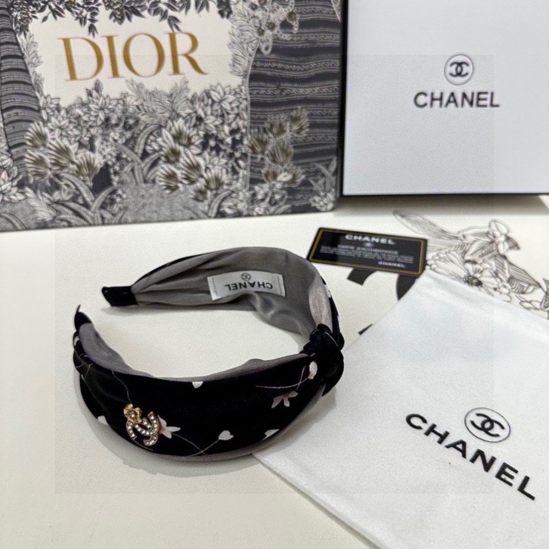 Black & Grey Floral Satin Headband – Knotted Top with Crystal Emblem Detail - 图片 3