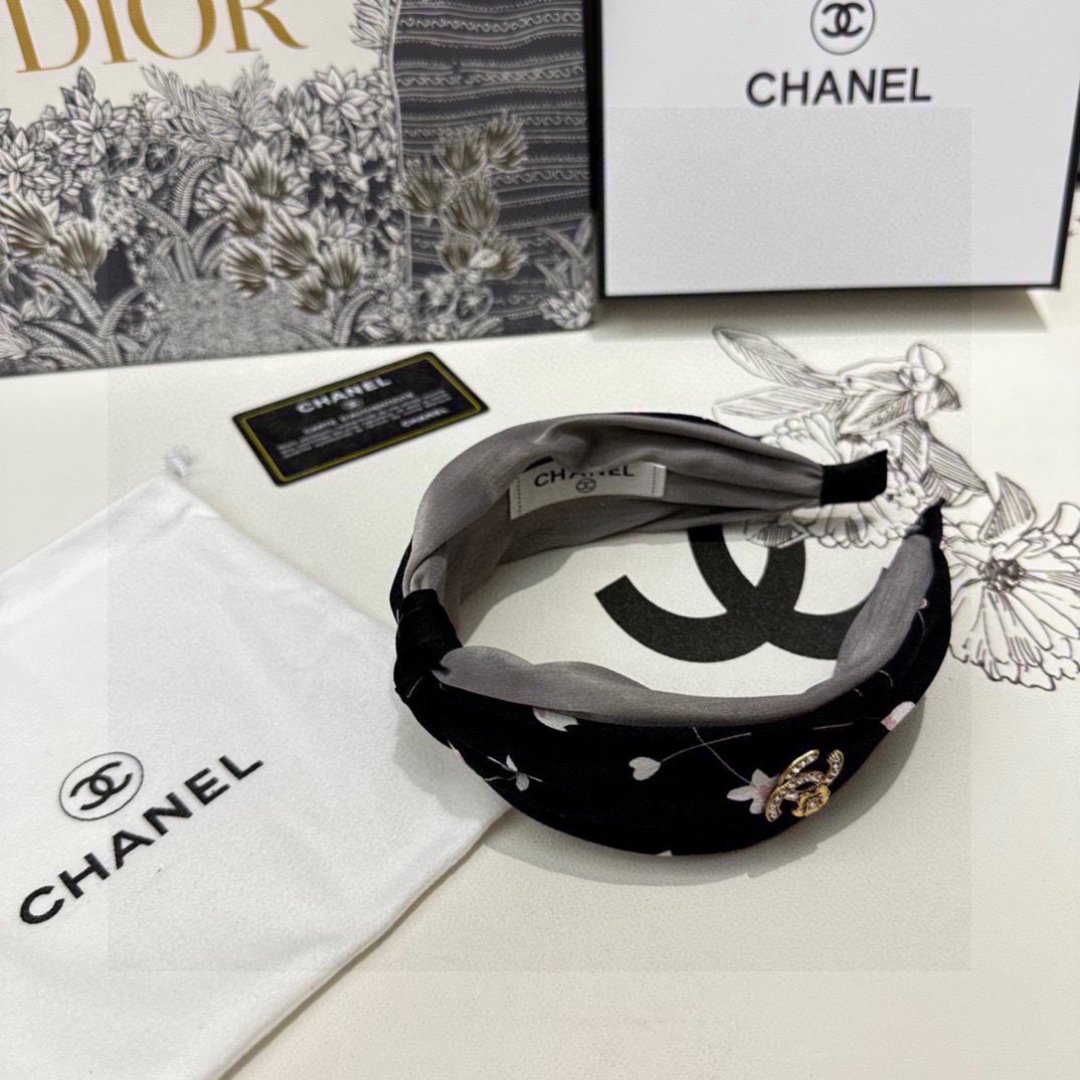 Black & Grey Floral Satin Headband – Knotted Top with Crystal Emblem Detail - 图片 4