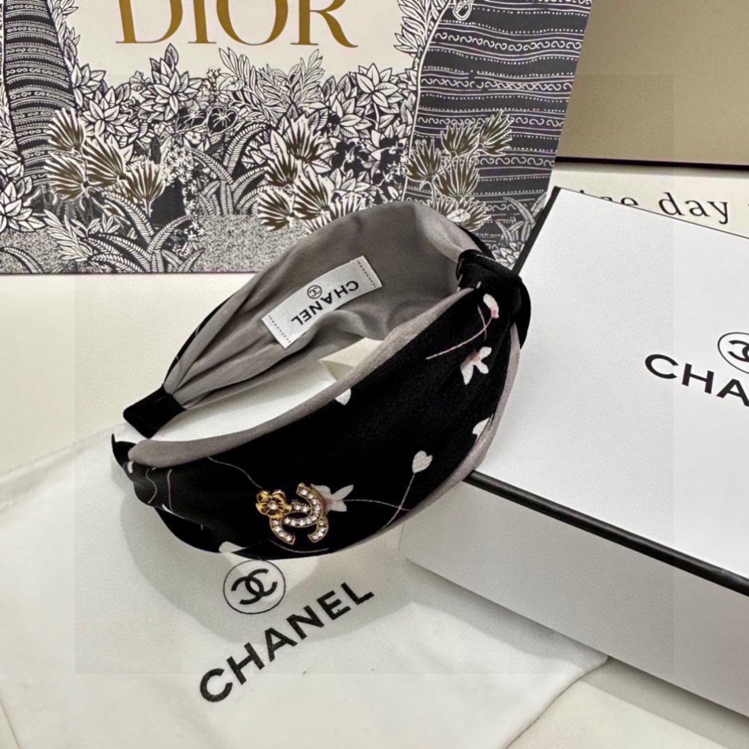 Black & Grey Floral Satin Headband – Knotted Top with Crystal Emblem Detail - 图片 5