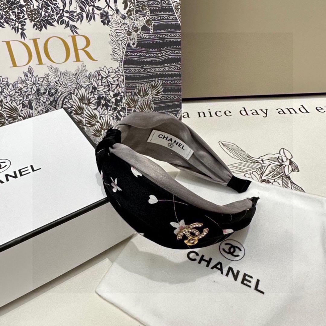 Black & Grey Floral Satin Headband – Knotted Top with Crystal Emblem Detail - 图片 6
