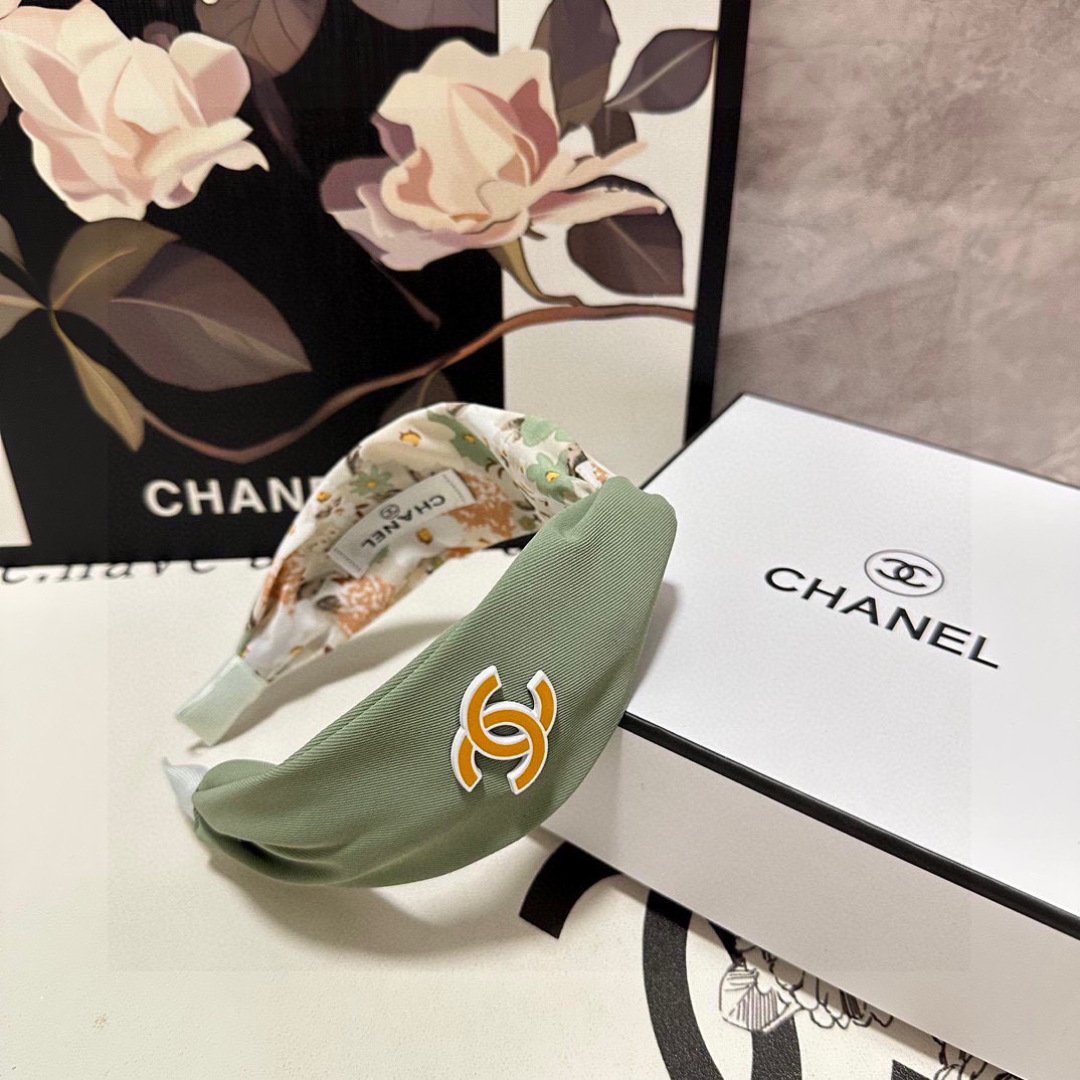 Sage Green & Floral Contrast Headband – Soft Satin Knot with Iconic Logo Detail - 图片 3