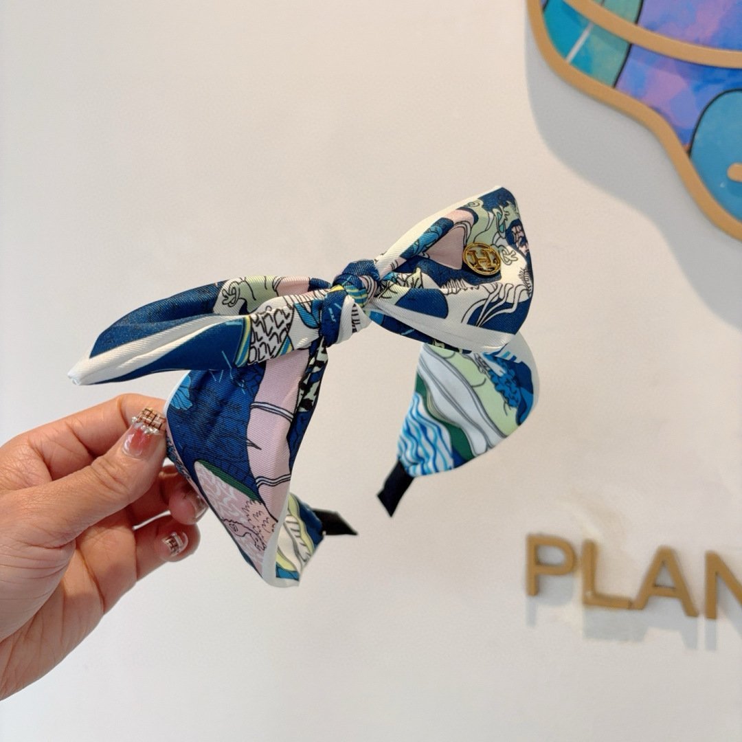 HERMÈS Silk Bow Headband in Ocean Blue Print · Luxury Twilly-Inspired Hair Accessory - 图片 3