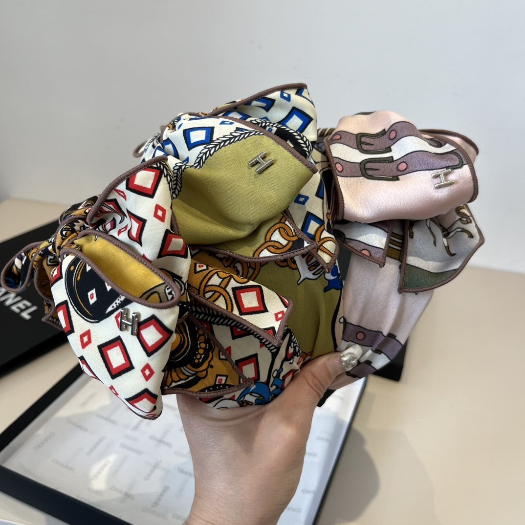 HERMÈS Printed Silk Bow Headband · Equestrian Motif & Retro Color Fusion - 图片 9