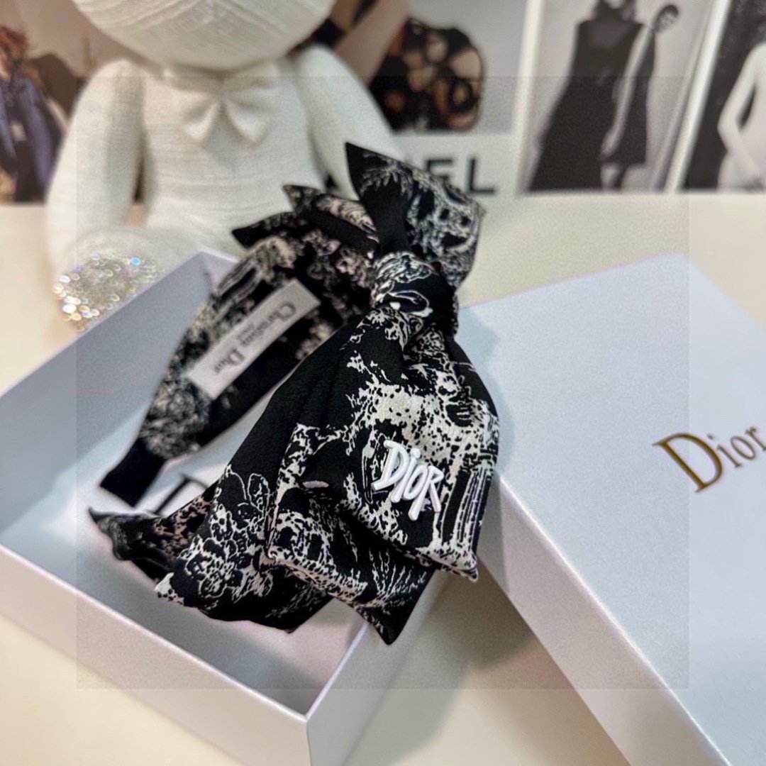 Navy Toile de Jouy Bow Headband – Satin Finish with Dior-Inspired Logo - 图片 3