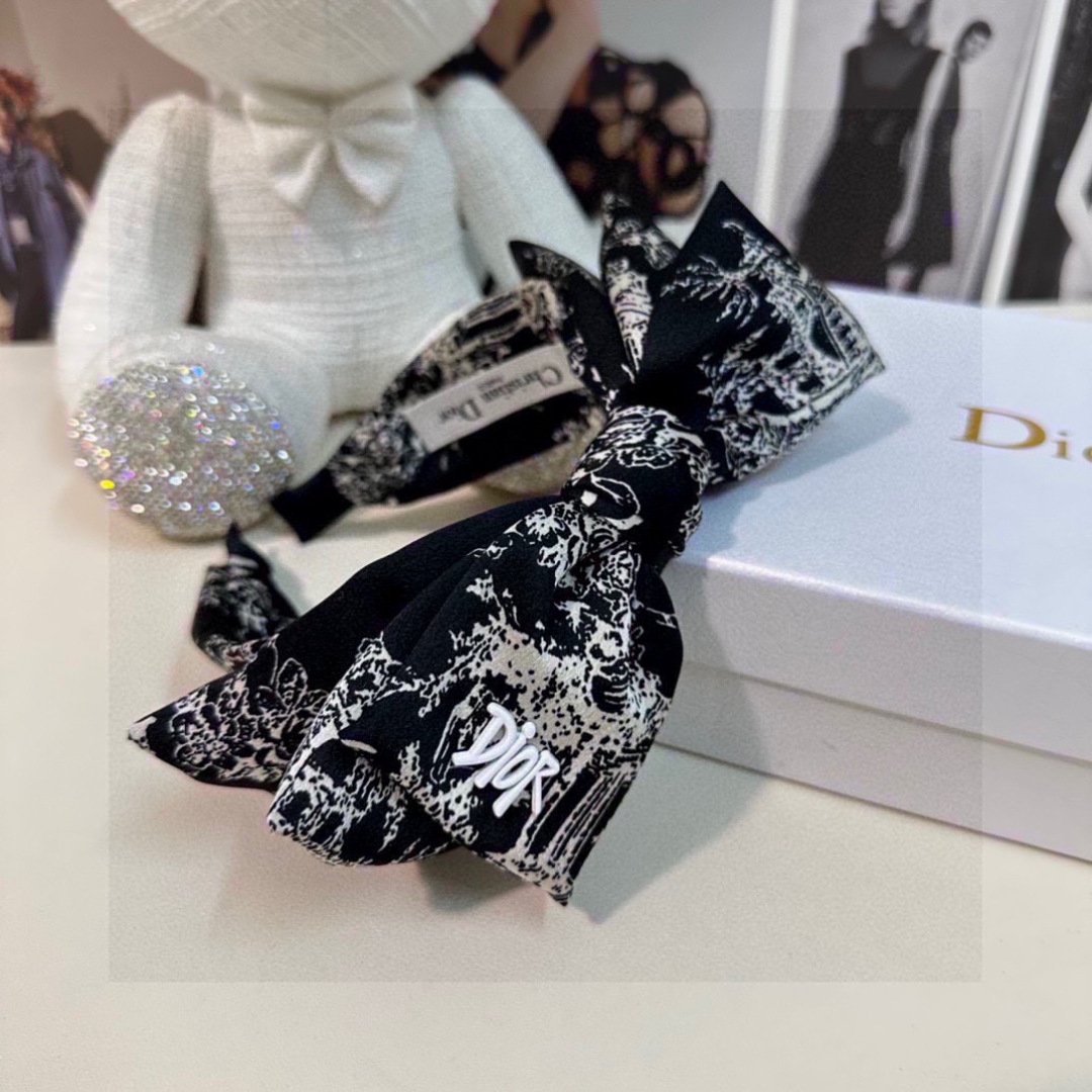 Navy Toile de Jouy Bow Headband – Satin Finish with Dior-Inspired Logo - 图片 5