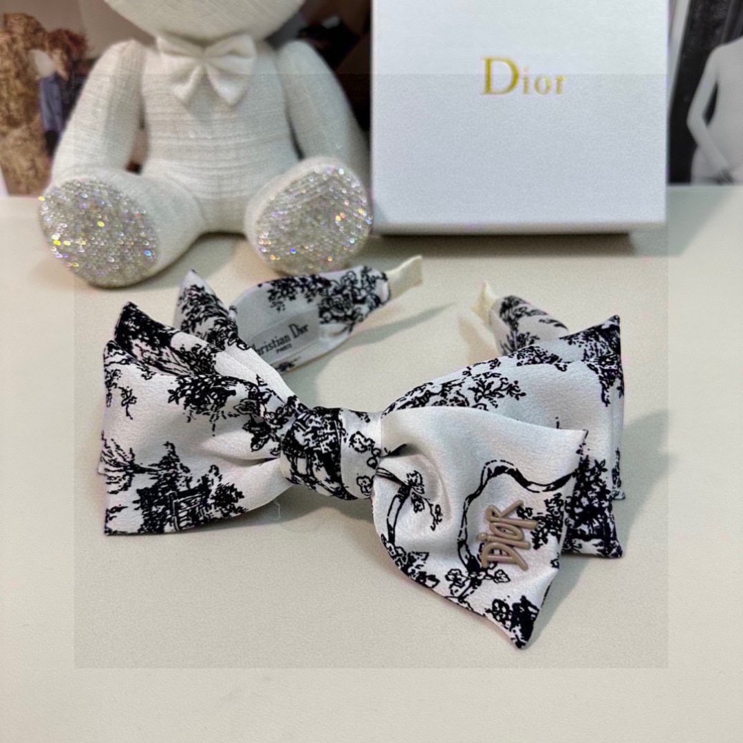 Toile de Jouy Bow Headband – Black & White Satin with Dior-Inspired Detail - 图片 7