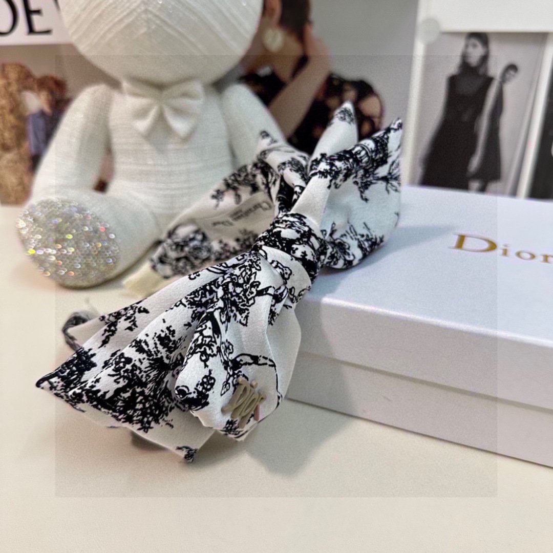 Toile de Jouy Bow Headband – Black & White Satin with Dior-Inspired Detail - 图片 8