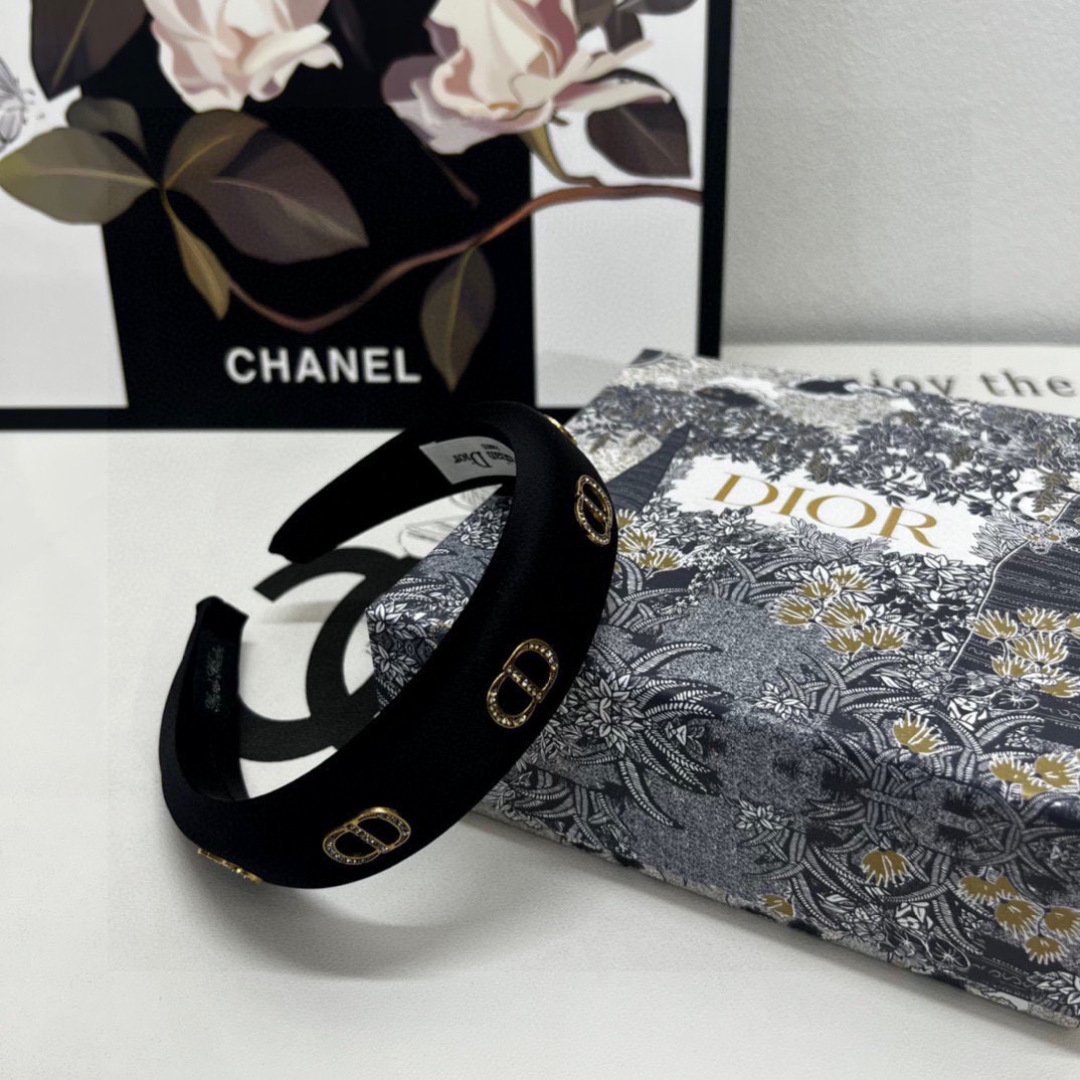 Black Satin Headband with Gold CD Hardware – Modern Parisian Statement Piece - 图片 6