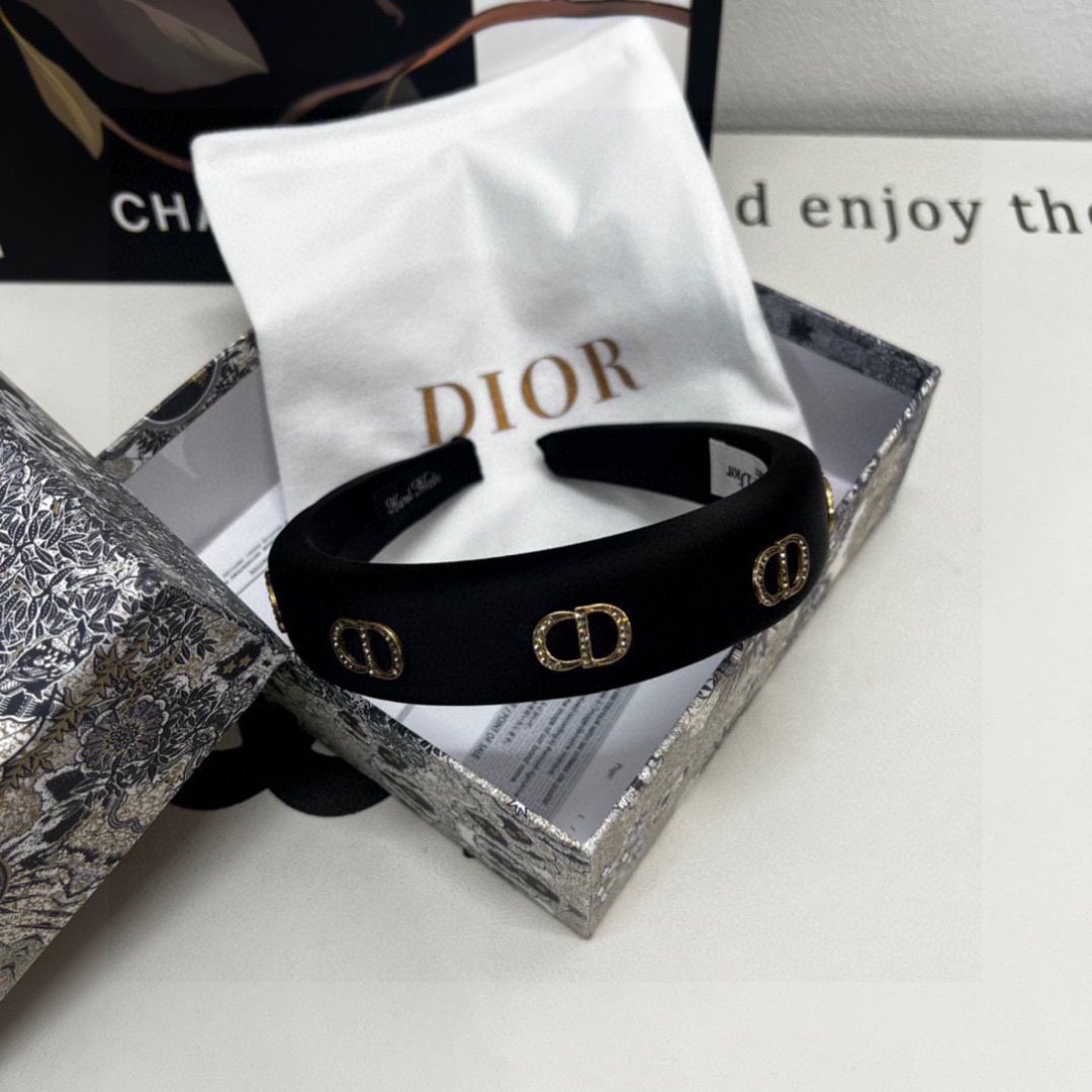 Black Satin Headband with Gold CD Hardware – Modern Parisian Statement Piece - 图片 8