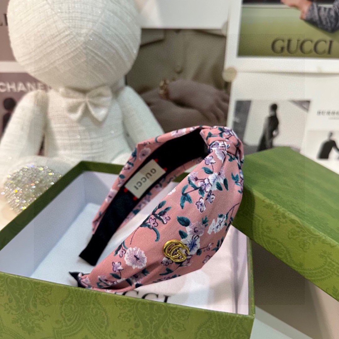 Pink Floral Padded Headband – Custom Fabric with Gold Gucci-Inspired Emblem - 图片 7