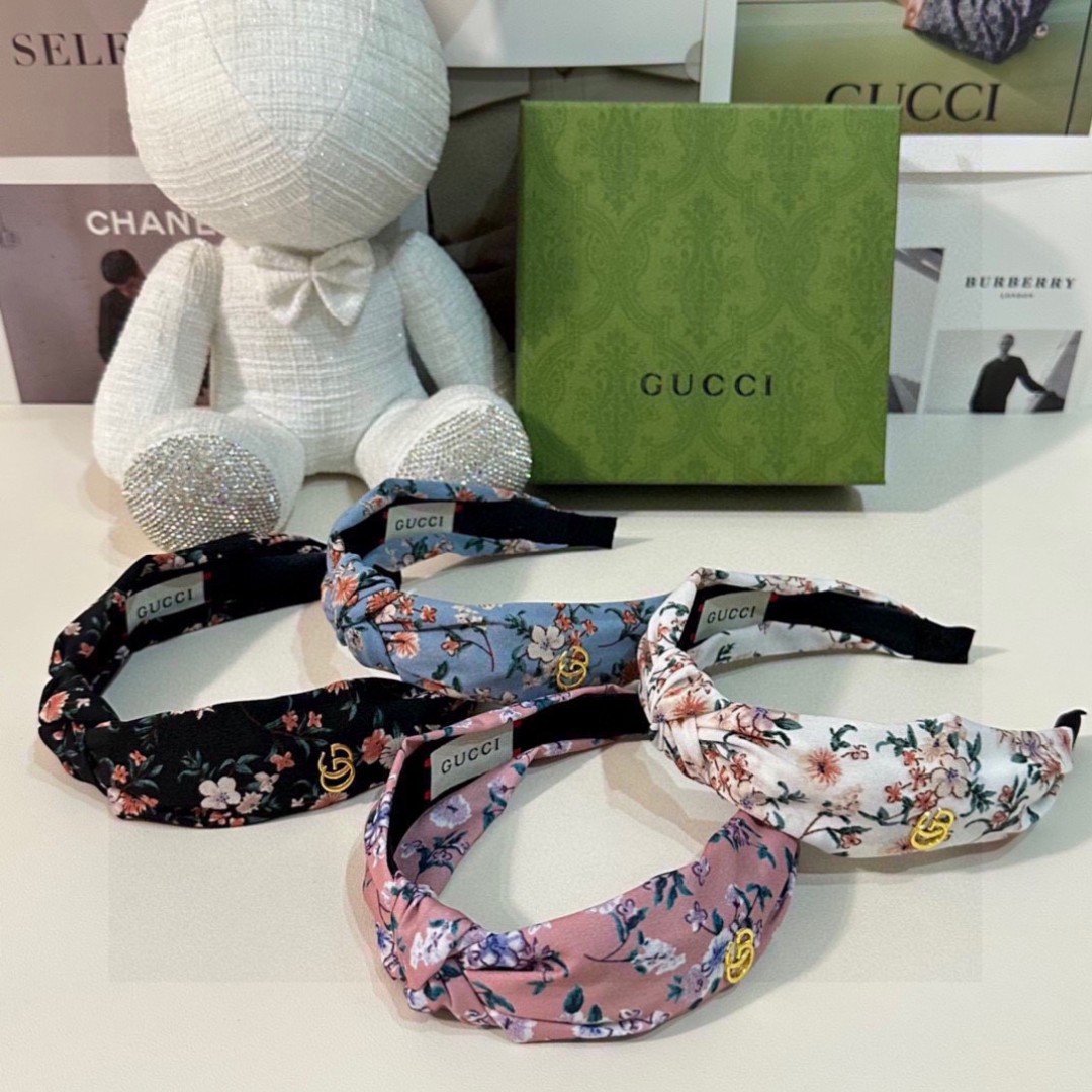Pink Floral Padded Headband – Custom Fabric with Gold Gucci-Inspired Emblem - 图片 8