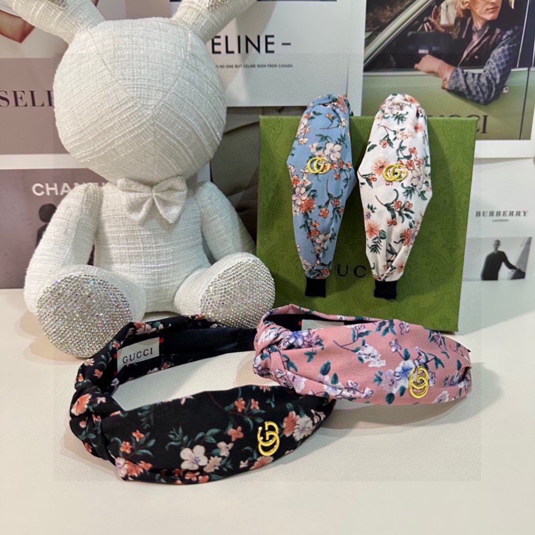 Pink Floral Padded Headband – Custom Fabric with Gold Gucci-Inspired Emblem - 图片 9