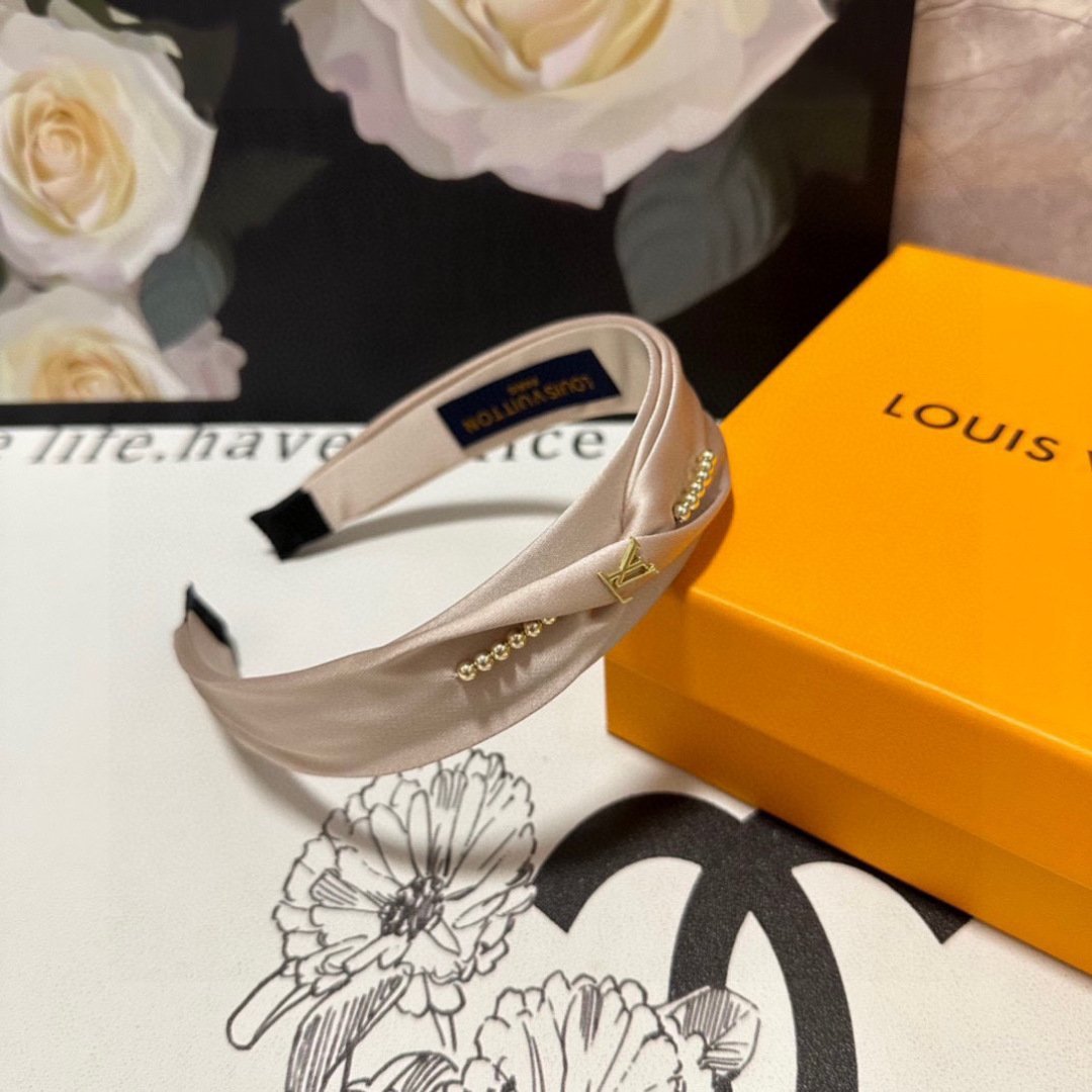 Blush Satin Headband with Gold LV-Inspired Detail – Pearled Accent for Refined Femininity - 图片 3
