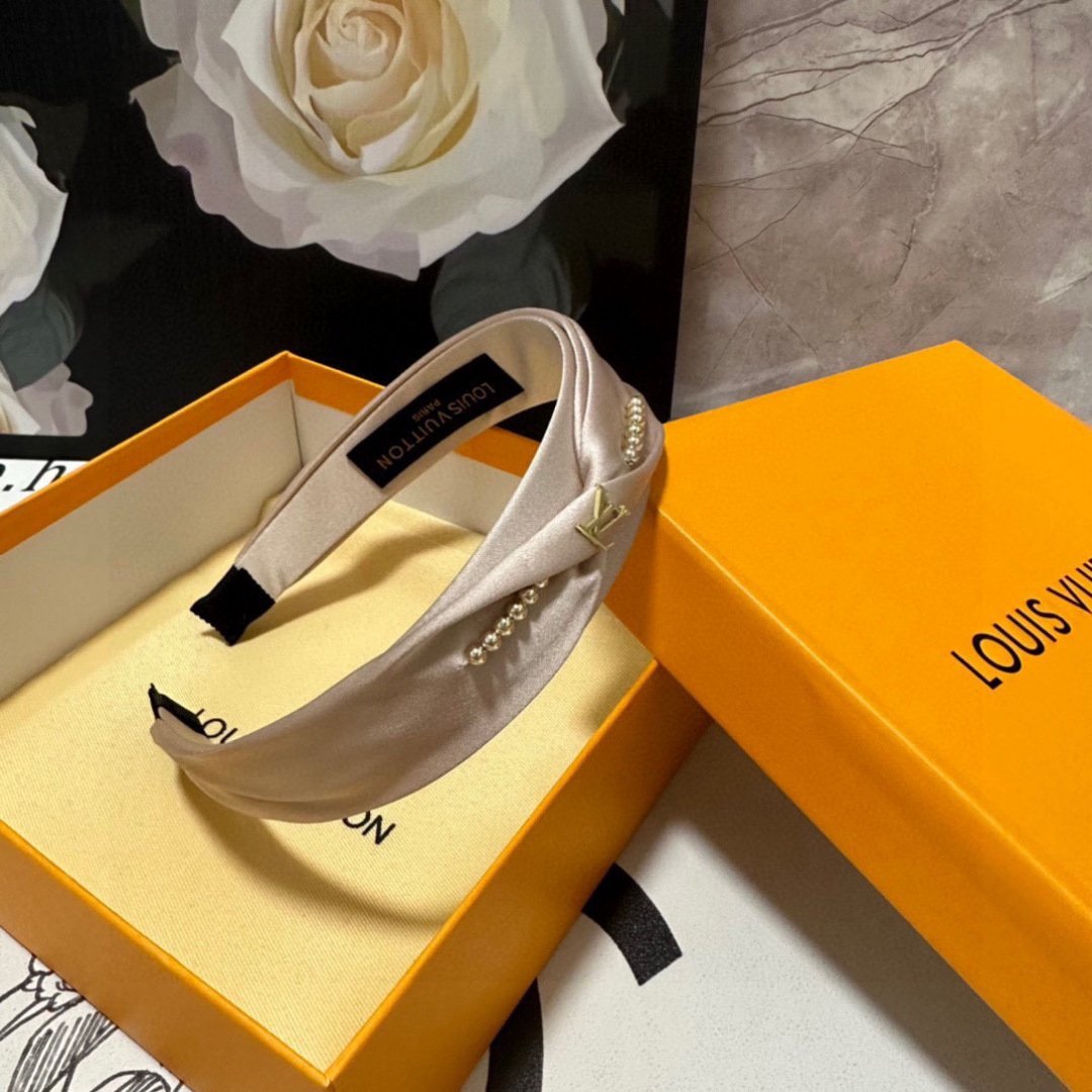 Blush Satin Headband with Gold LV-Inspired Detail – Pearled Accent for Refined Femininity - 图片 5