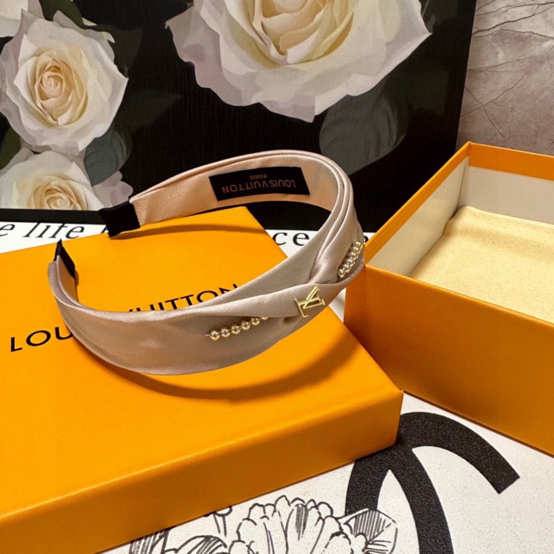 Blush Satin Headband with Gold LV-Inspired Detail – Pearled Accent for Refined Femininity - 图片 7