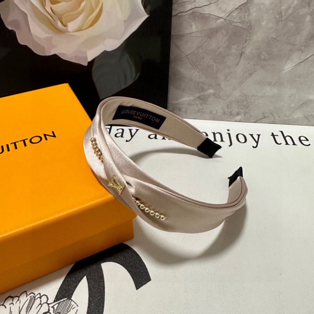Blush Satin Headband with Gold LV-Inspired Detail – Pearled Accent for Refined Femininity - 图片 8