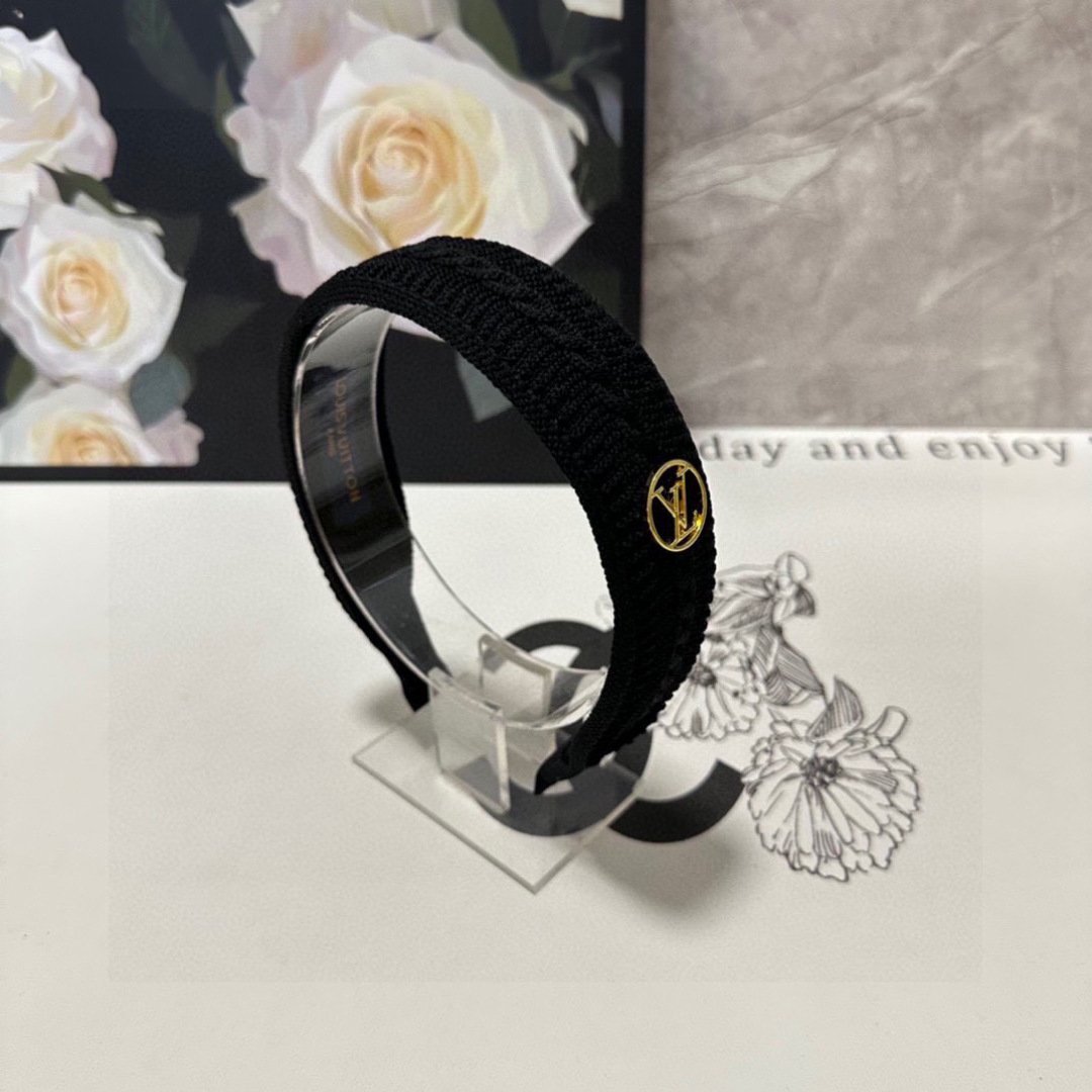 Black Braided Textured Headband – LV-Inspired Emblem in Matte Elegance