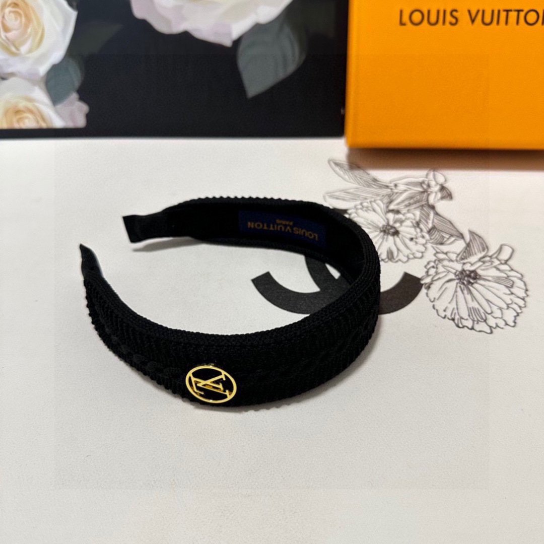 Black Braided Textured Headband – LV-Inspired Emblem in Matte Elegance - 图片 2