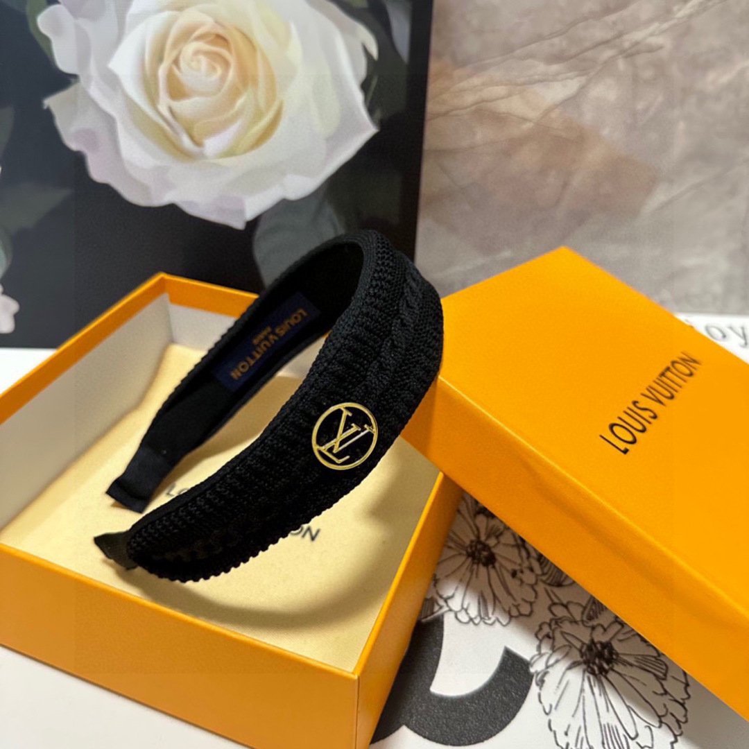 Black Braided Textured Headband – LV-Inspired Emblem in Matte Elegance - 图片 4