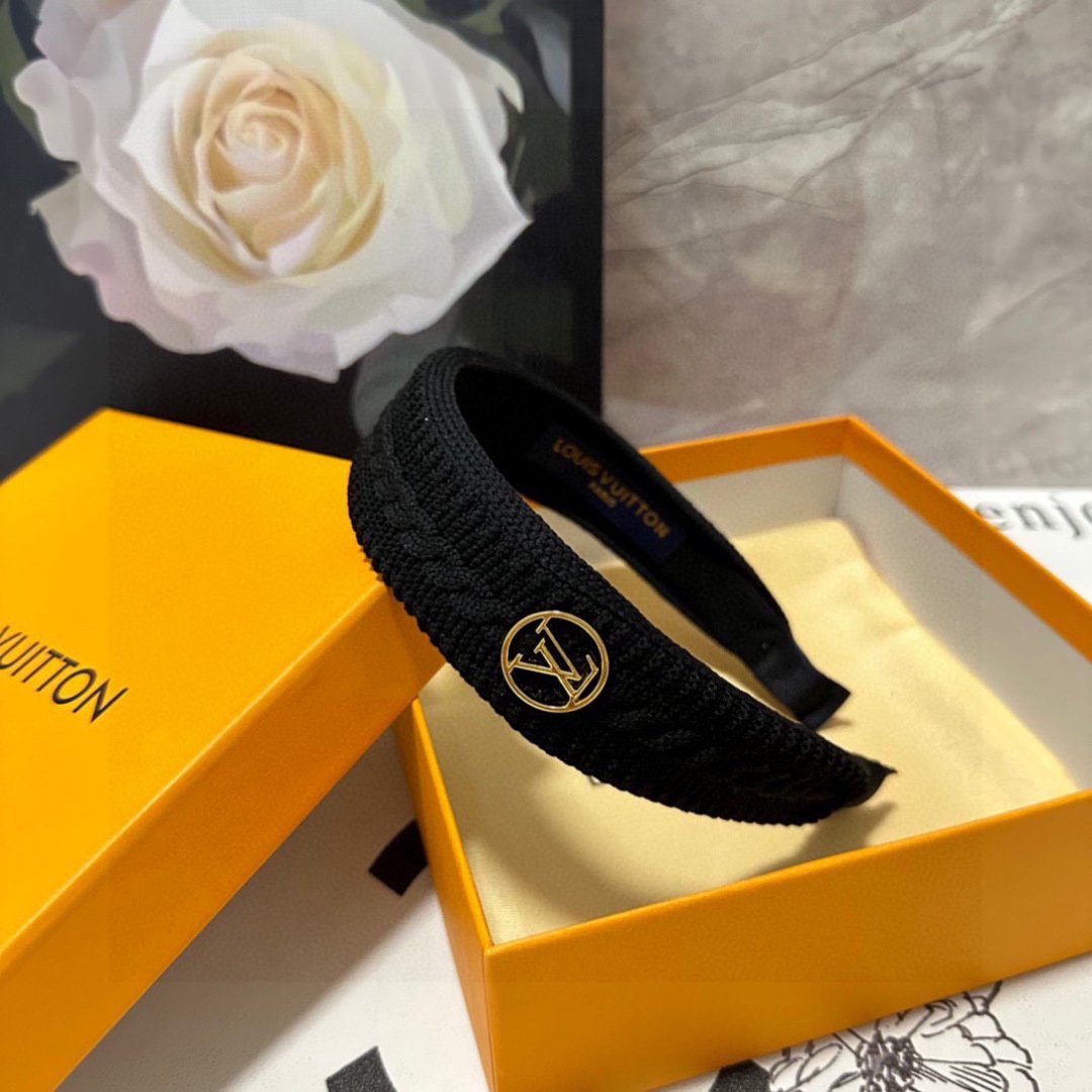 Black Braided Textured Headband – LV-Inspired Emblem in Matte Elegance - 图片 5