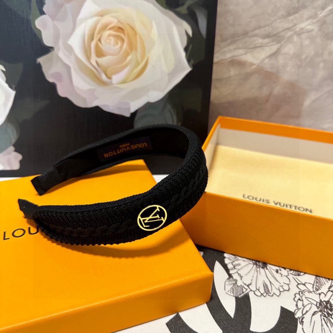 Black Braided Textured Headband – LV-Inspired Emblem in Matte Elegance - 图片 6