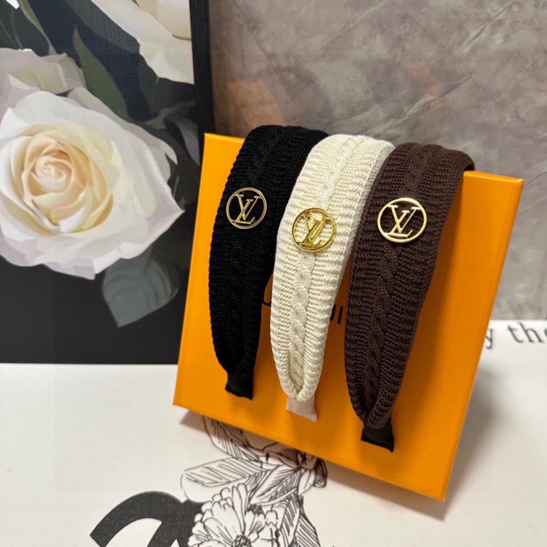 Black Braided Textured Headband – LV-Inspired Emblem in Matte Elegance - 图片 7