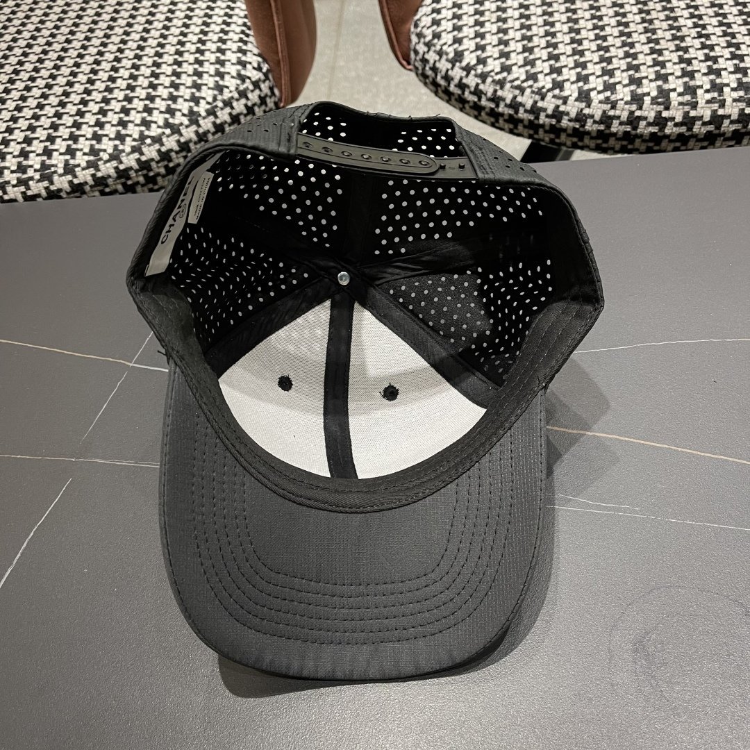 CHANEL 2025 Black Technical Baseball Cap with Triangle Logo Badge - 图片 10