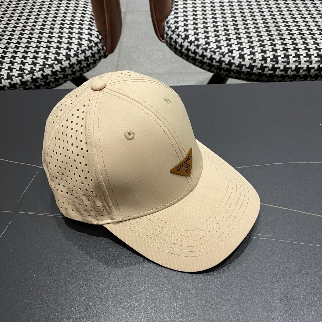 CHANEL 2025 Beige Breathable Baseball Cap with Triangular Logo - 图片 3