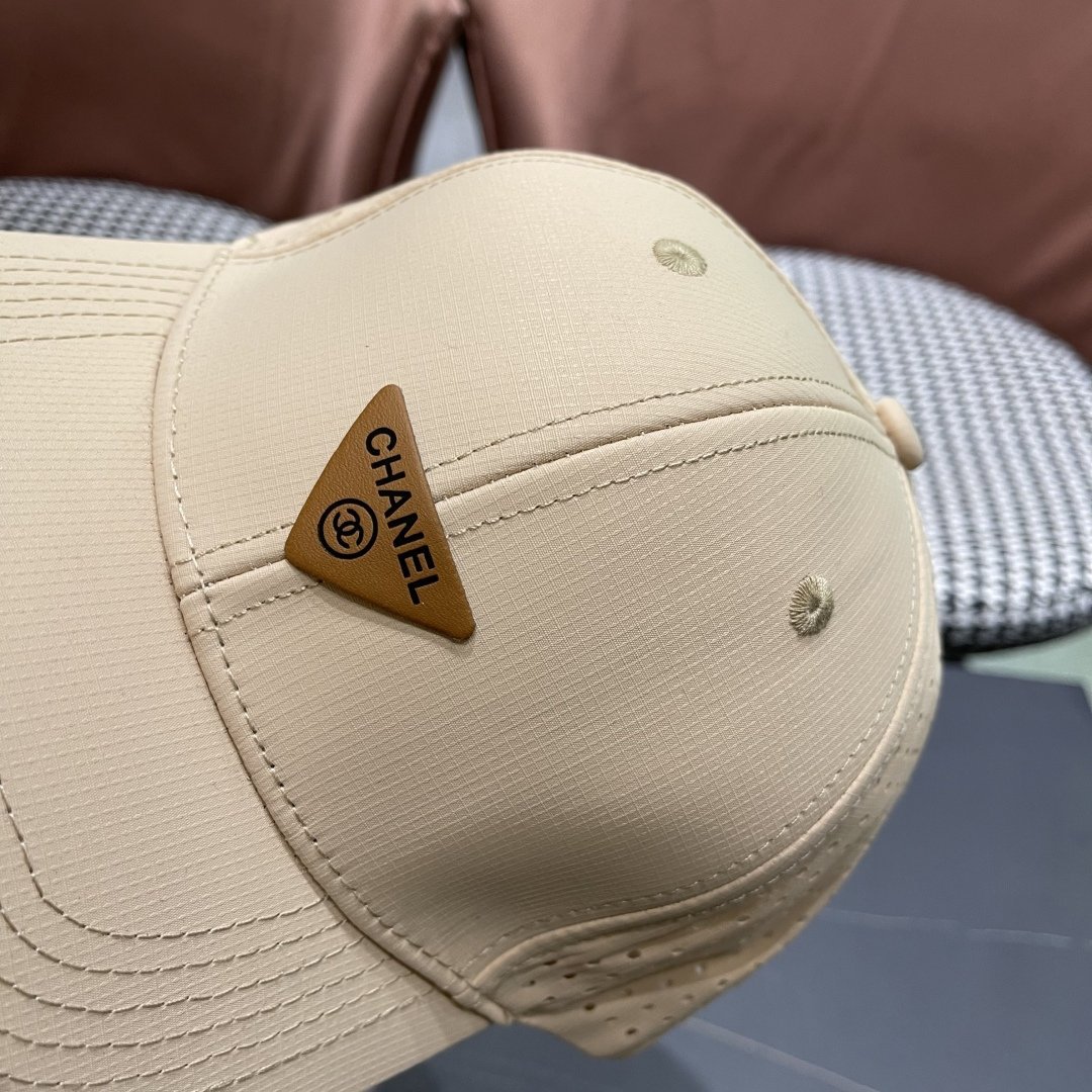 CHANEL 2025 Beige Breathable Baseball Cap with Triangular Logo - 图片 8