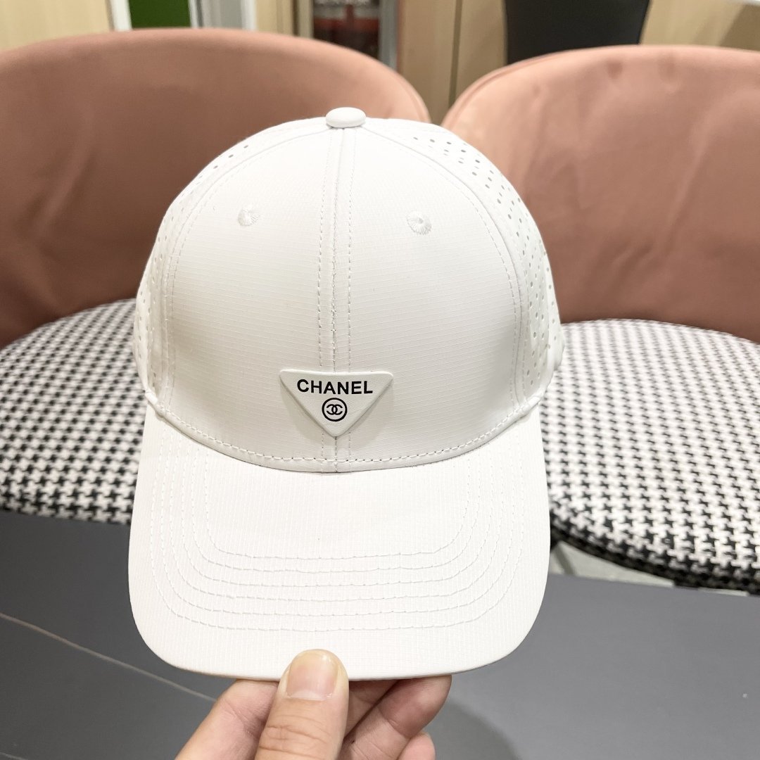 CHANEL 2025 White Airflow Baseball Cap with Triangular Logo Badge - 图片 7