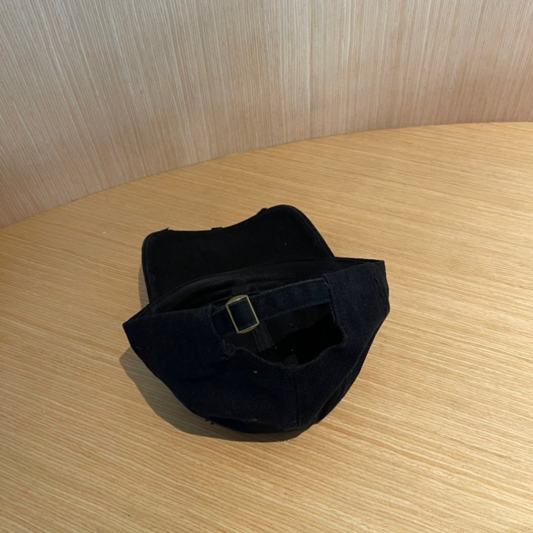 CHANEL Distressed Black Cotton Cap with Crystal CC Emblem - 图片 3
