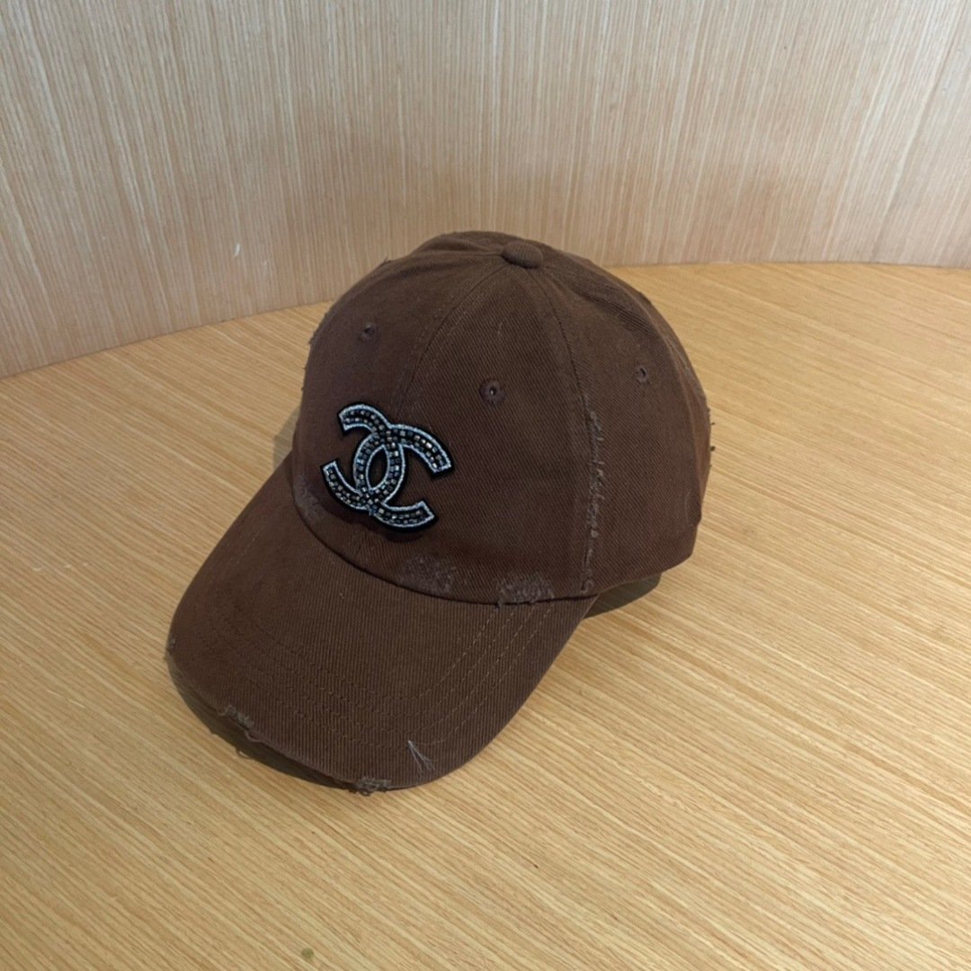 CHANEL Vintage Brown Crystal Logo Distressed Cotton Baseball Cap - 图片 3