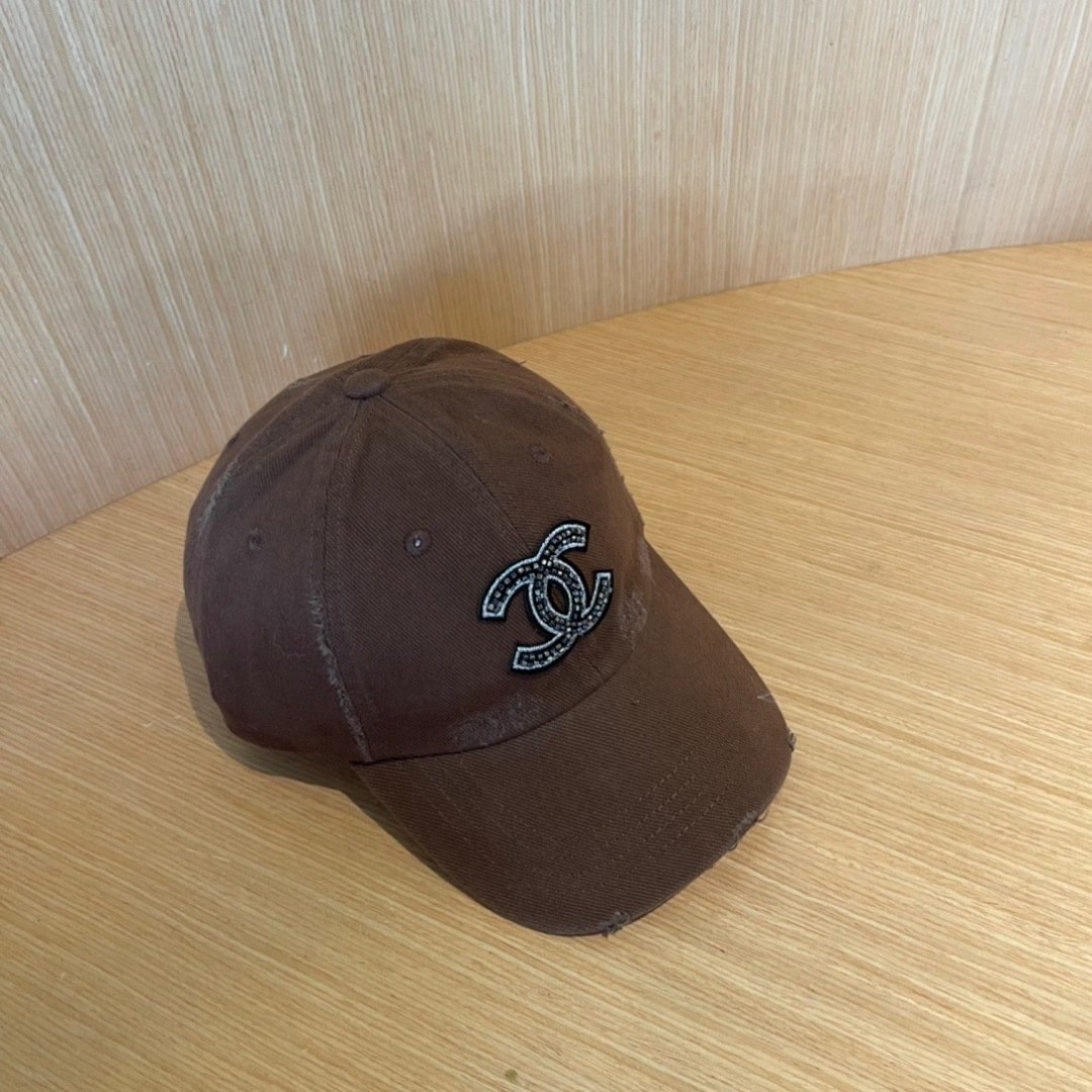 CHANEL Vintage Brown Crystal Logo Distressed Cotton Baseball Cap - 图片 4