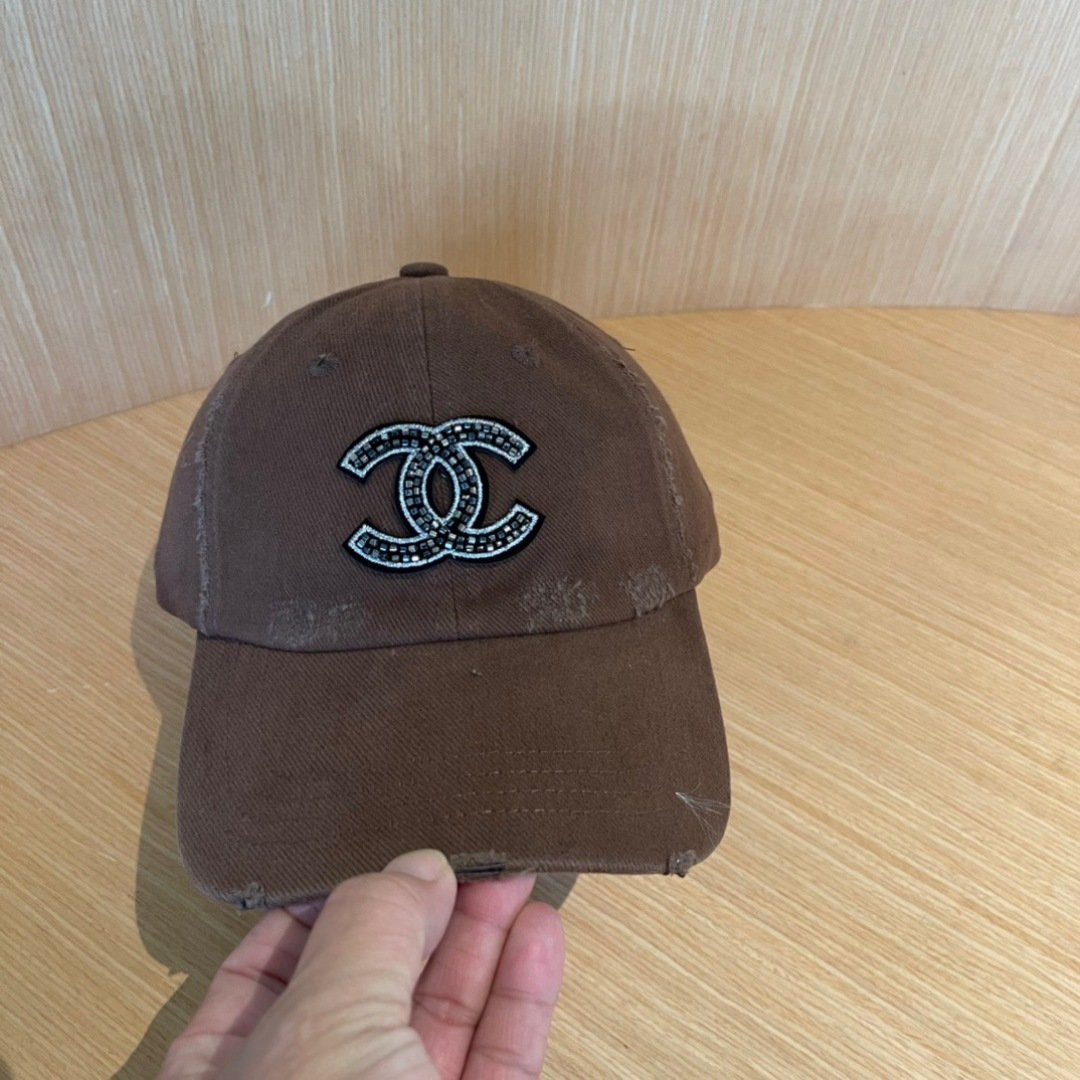 CHANEL Vintage Brown Crystal Logo Distressed Cotton Baseball Cap - 图片 5
