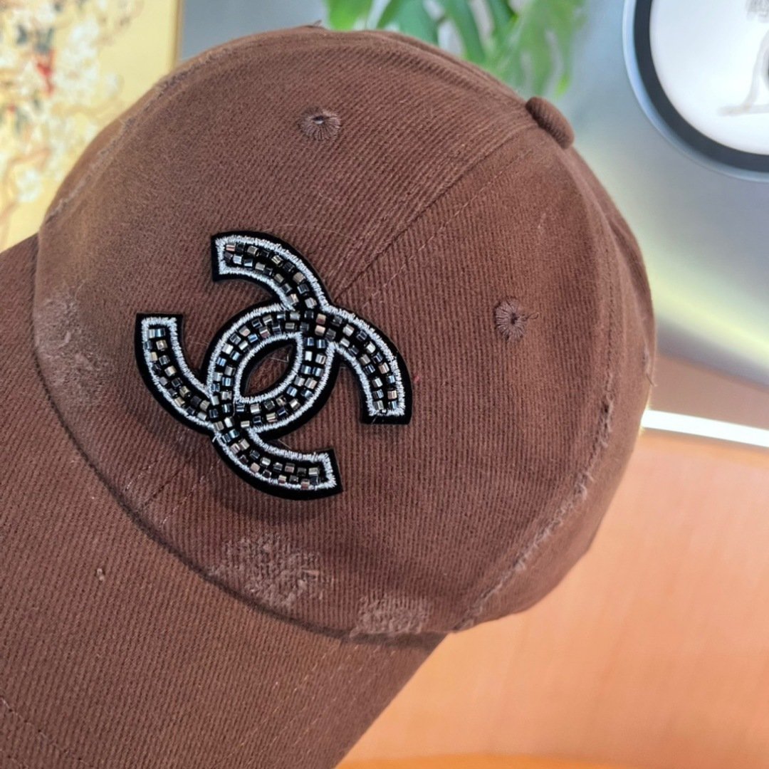 CHANEL Vintage Brown Crystal Logo Distressed Cotton Baseball Cap - 图片 7