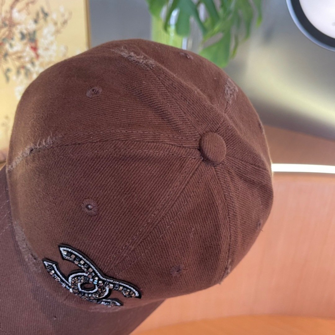 CHANEL Vintage Brown Crystal Logo Distressed Cotton Baseball Cap - 图片 8