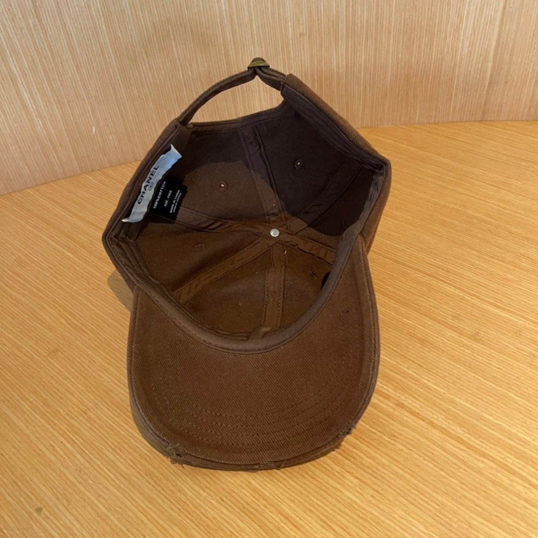 CHANEL Vintage Brown Crystal Logo Distressed Cotton Baseball Cap - 图片 9