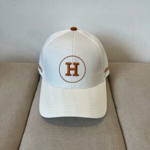 HERMÈS Off-White Cotton Cap with Caramel Circle H Embroidery
