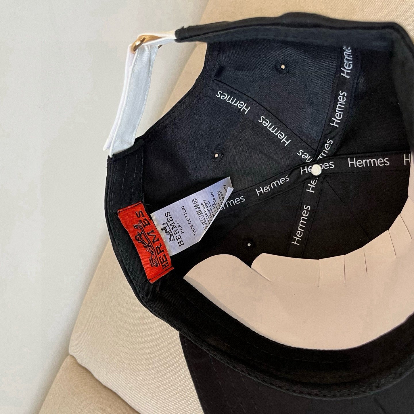 HERMÈS Black Cotton Cap with Signature Circle H Embroidery - 图片 7