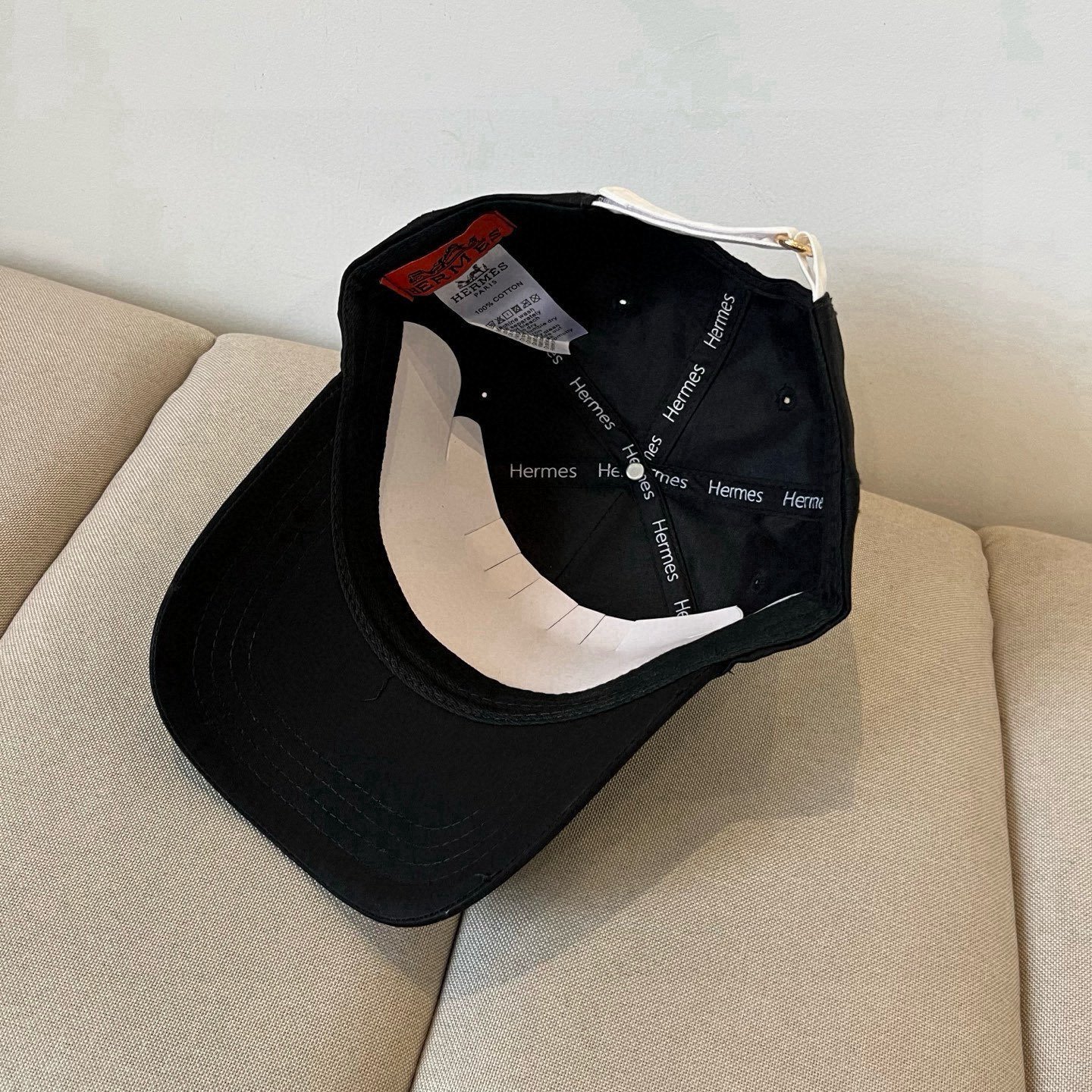 HERMÈS Black Cotton Cap with Signature Circle H Embroidery - 图片 8