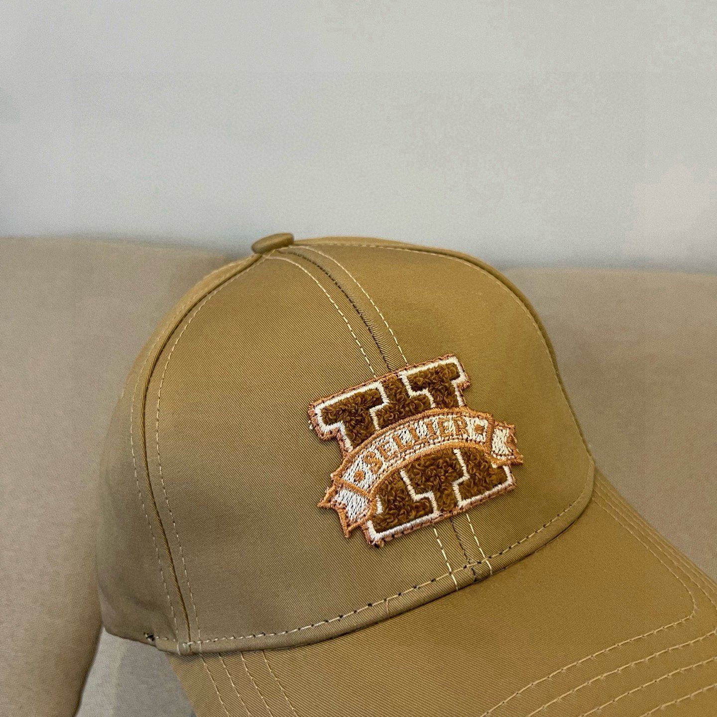 HERMÈS Khaki Embroidered “H” Baseball Cap in Heritage Varsity Style - 图片 2