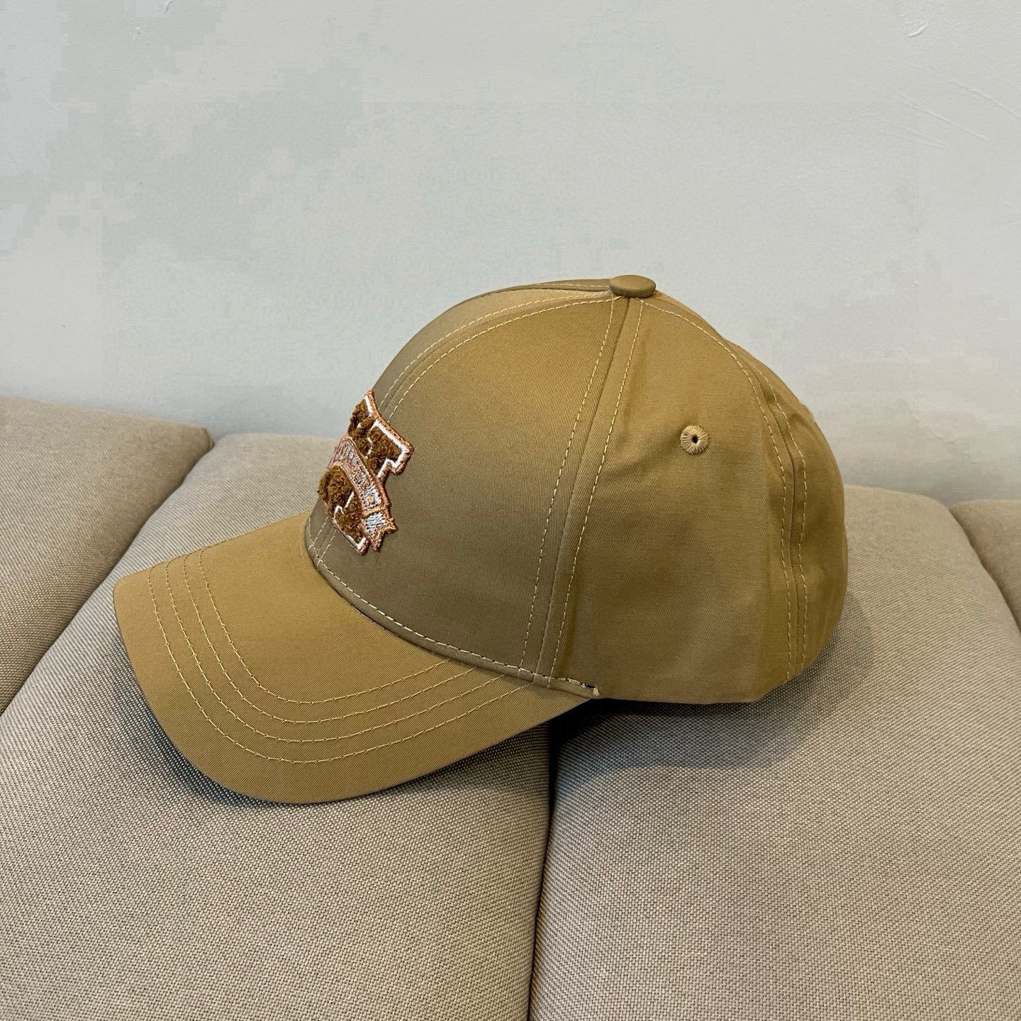 HERMÈS Khaki Embroidered “H” Baseball Cap in Heritage Varsity Style - 图片 5