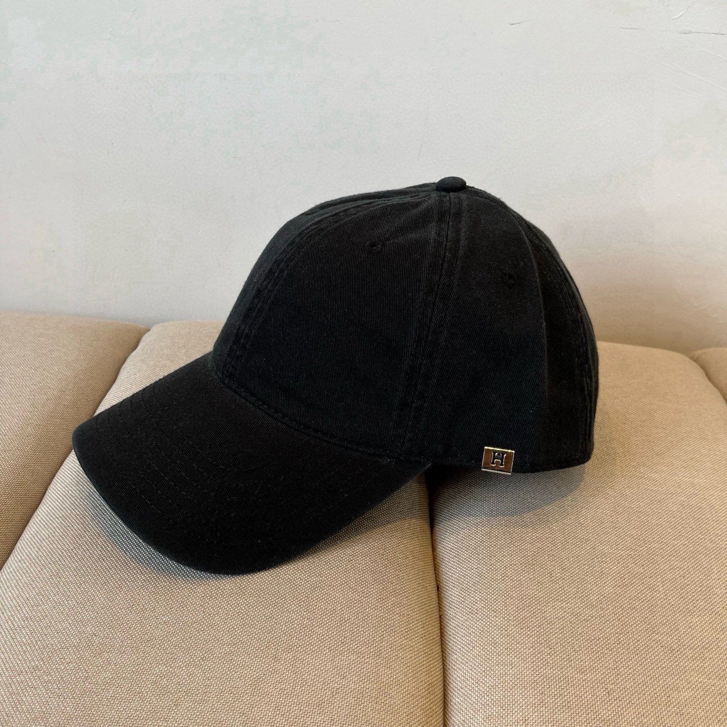 HERMÈS Classic Black Cotton Baseball Cap for Elevated Simplicity - 图片 2