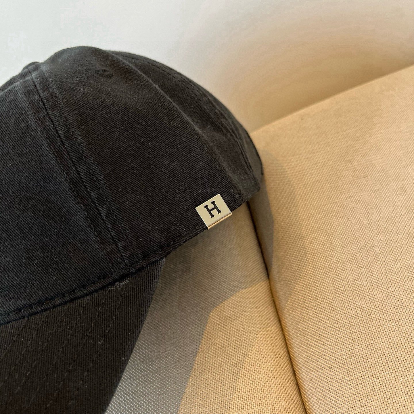 HERMÈS Classic Black Cotton Baseball Cap for Elevated Simplicity - 图片 3