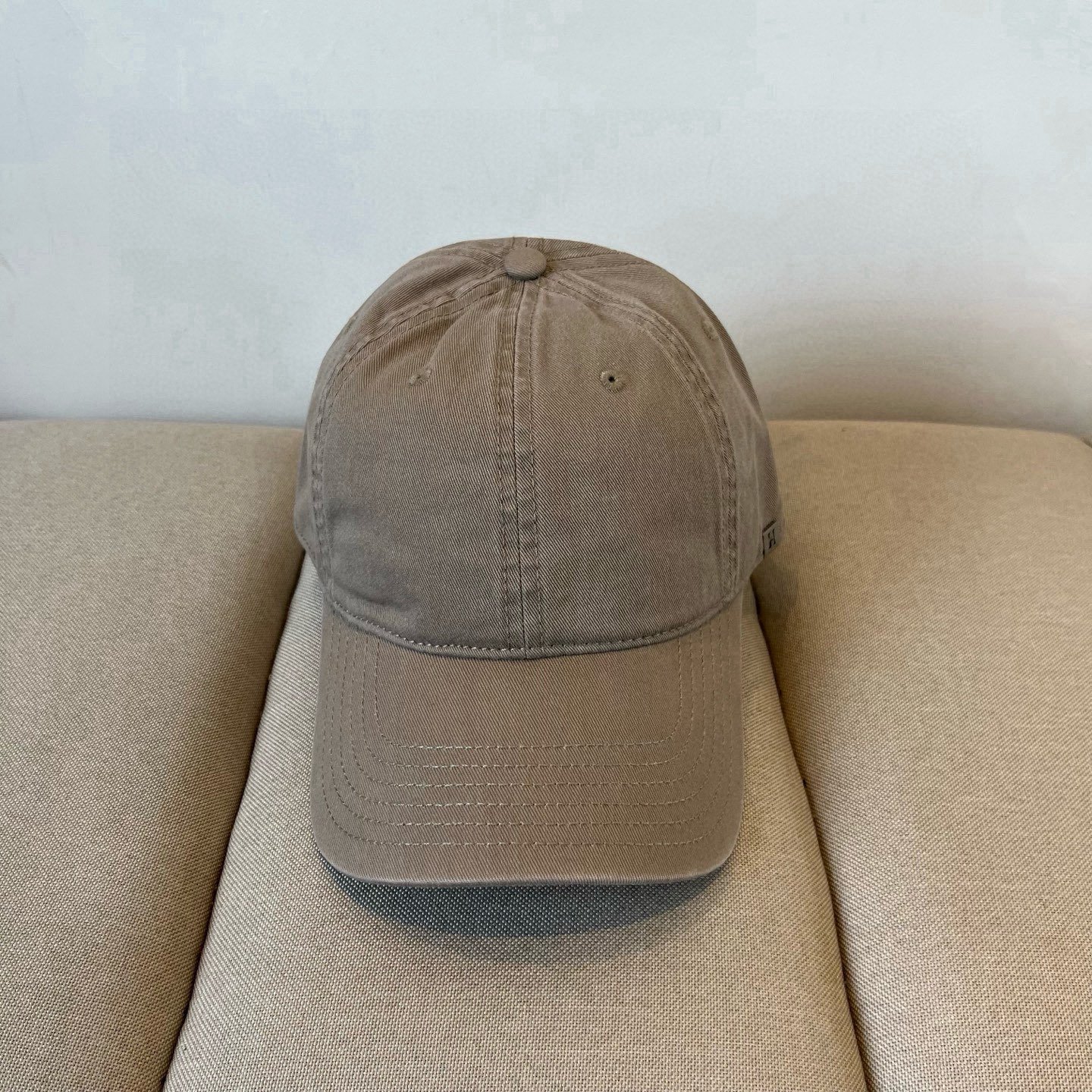 HERMÈS Sandstone Cotton Baseball Cap for Minimalist Refinement