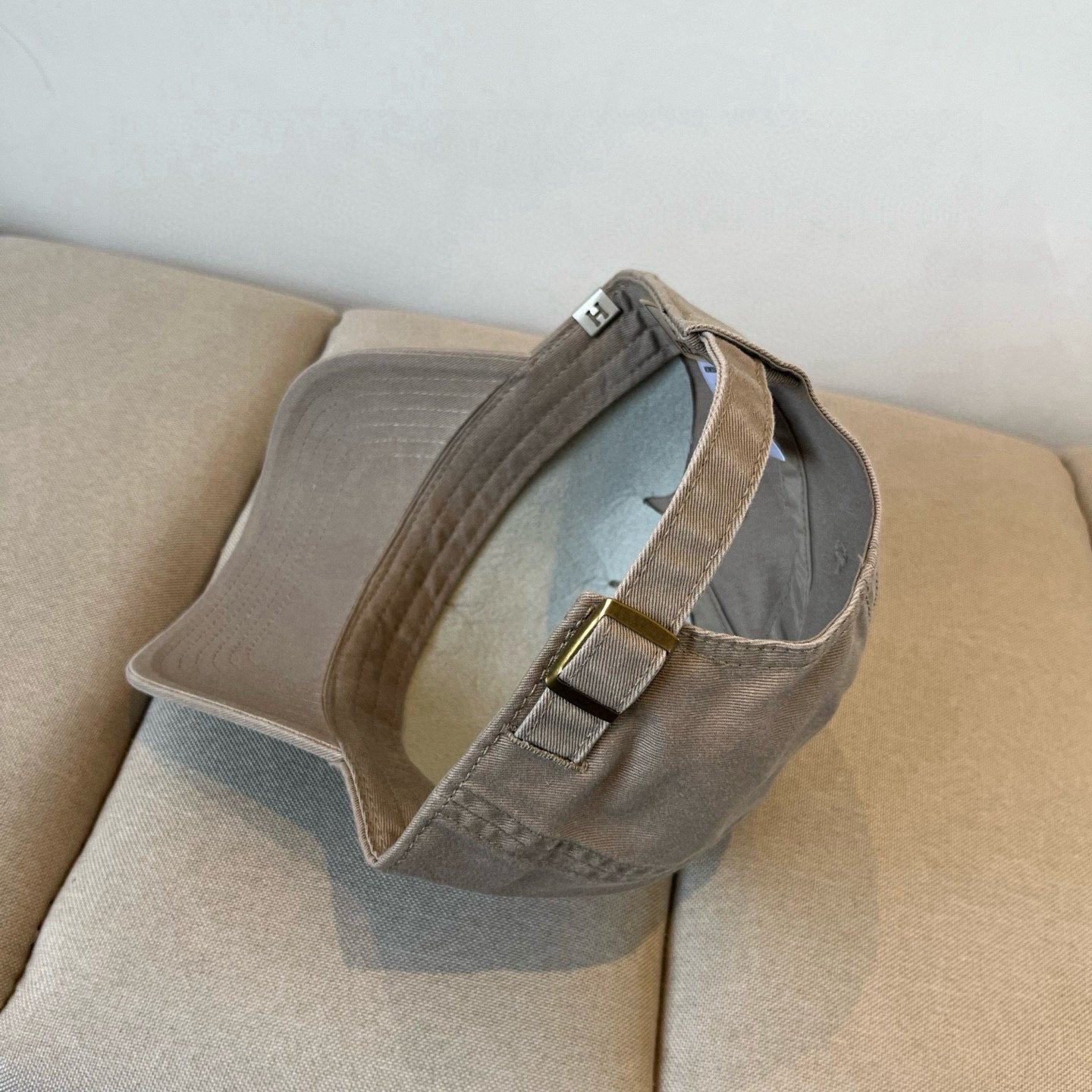HERMÈS Sandstone Cotton Baseball Cap for Minimalist Refinement - 图片 5