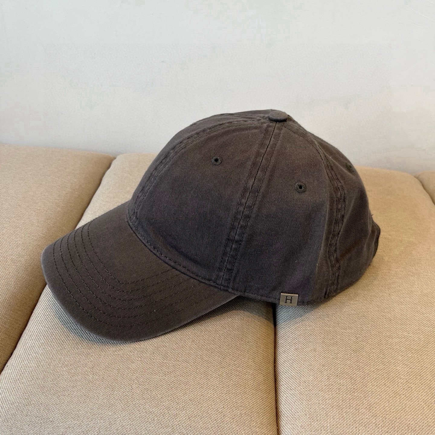 HERMÈS Charcoal Washed Cotton Baseball Cap for Effortless Sophistication - 图片 2